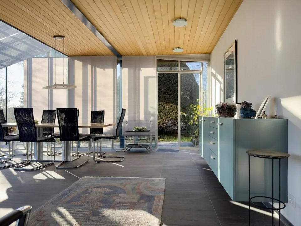 Freistehendes 7-Zimmer-Einfamilienhaus mit luxuriösem Wintergarten, schönem Umschwung und Aussenschwimmbad – Foto 17 von 30
