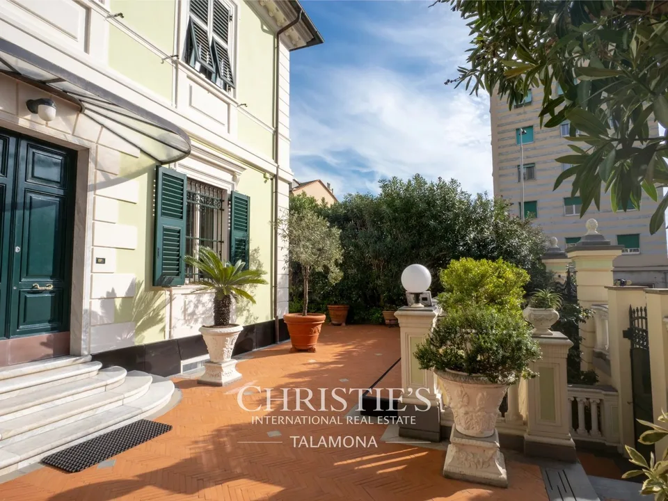 Historische Villa mit Meerblick in Genova