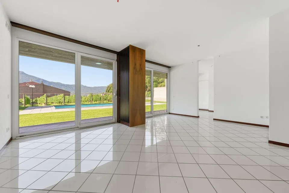 Exklusive Villa mit Pool an privilegierter Lage – Foto 11 von 15