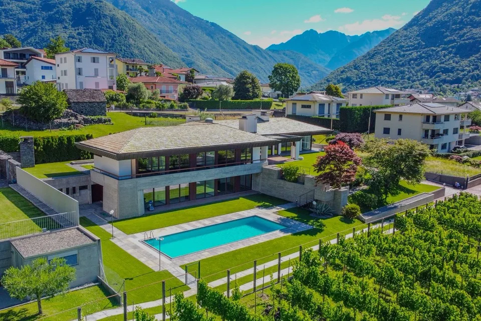 Exklusive Villa mit Pool an privilegierter Lage – Foto 15 von 15