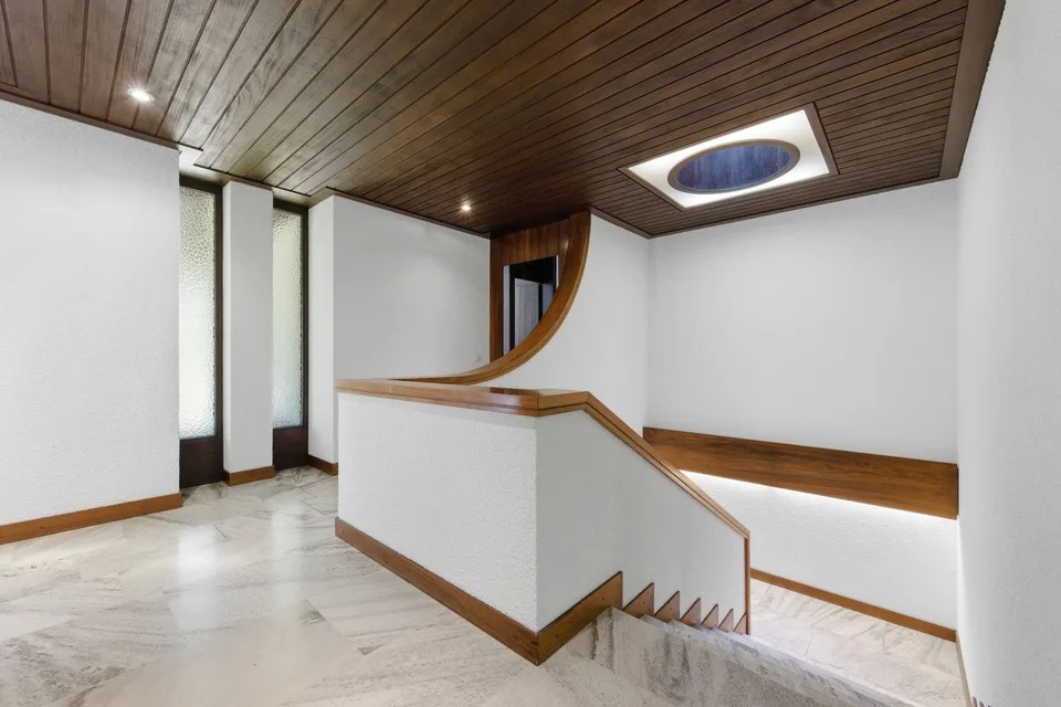 Exklusive Villa mit Pool an privilegierter Lage – Foto 10 von 15