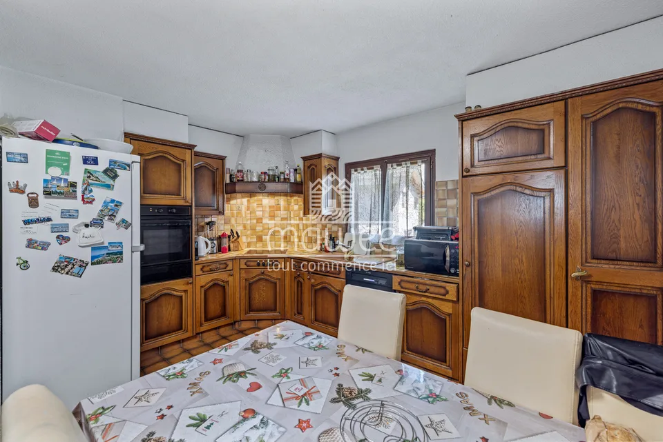 Raro sul mercato - Villa con studio e grande potenziale!