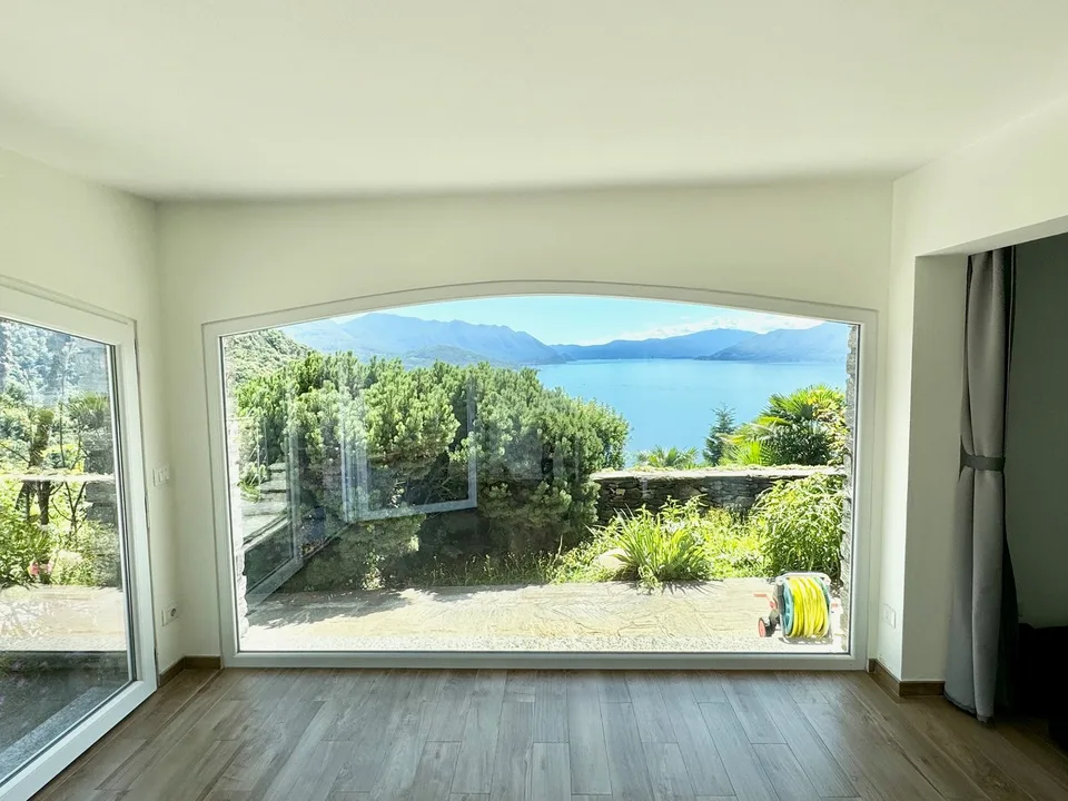 Moderne und komplett renovierte Villa in sonniger Lage mit großer Terrasse, Garten und Traumseeblick – Foto 15 von 23