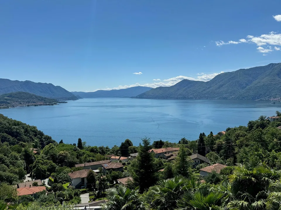 Moderne und komplett renovierte Villa in sonniger Lage mit großer Terrasse, Garten und Traumseeblick – Foto 23 von 23