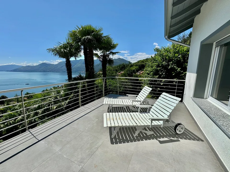 Moderne und komplett renovierte Villa in sonniger Lage mit großer Terrasse, Garten und Traumseeblick – Foto 11 von 23