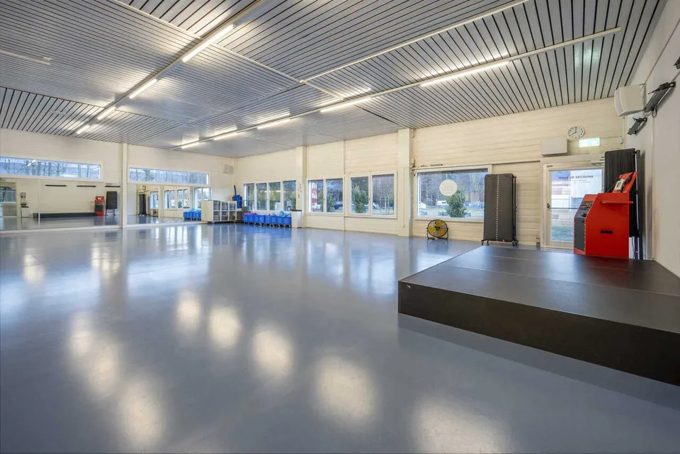 Commercial Building - Fitness + Apartment - Exclusive