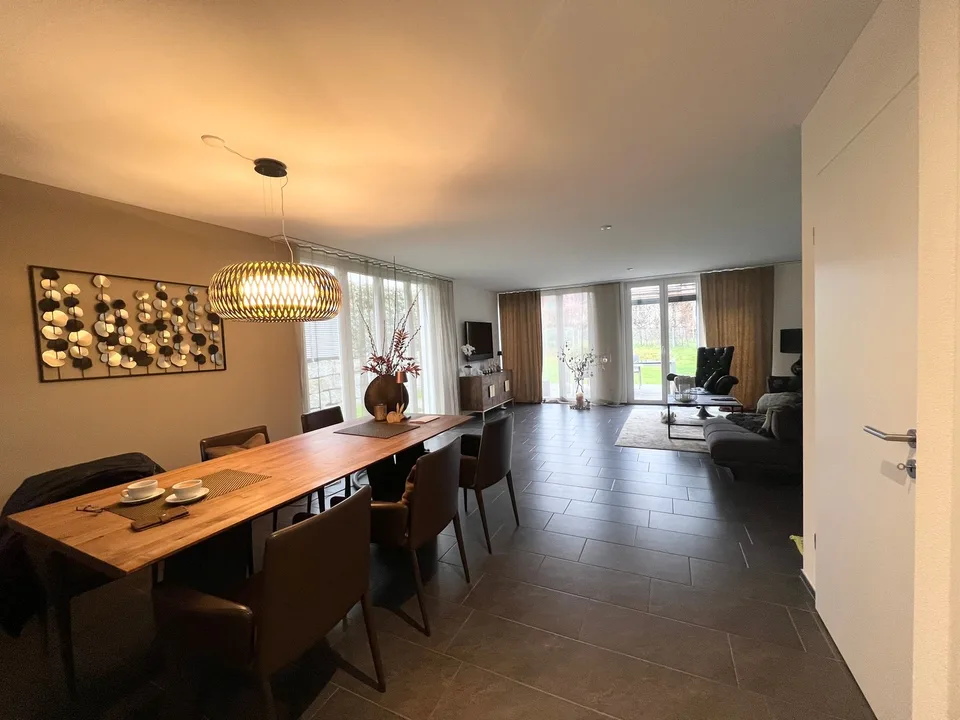 Maison de rang moderne de 6,5 pièces dans un quartier calme de Warth