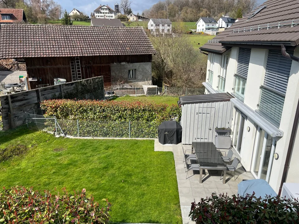Maison de rang moderne de 6,5 pièces dans un quartier calme de Warth
