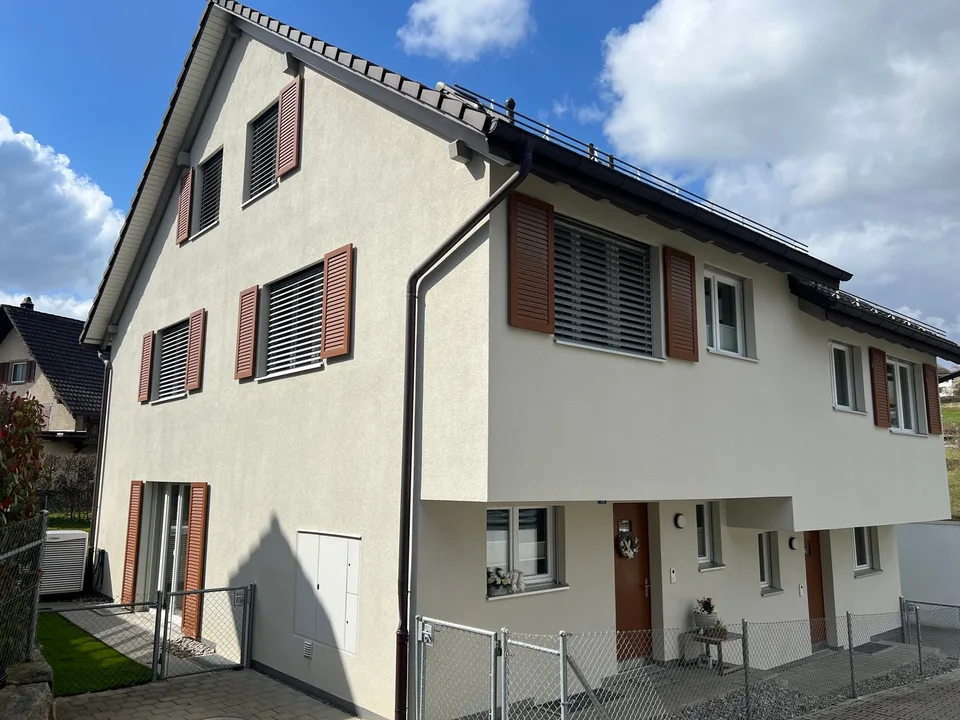 Maison de rang moderne de 6,5 pièces dans un quartier calme de Warth