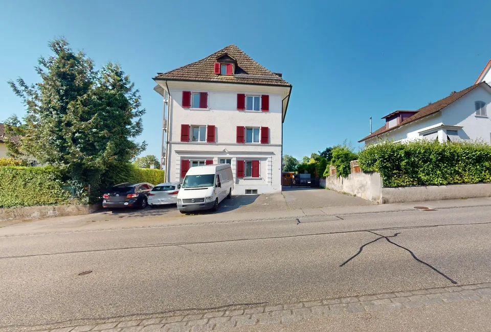 Casa multifamiliare centrale con grande giardino