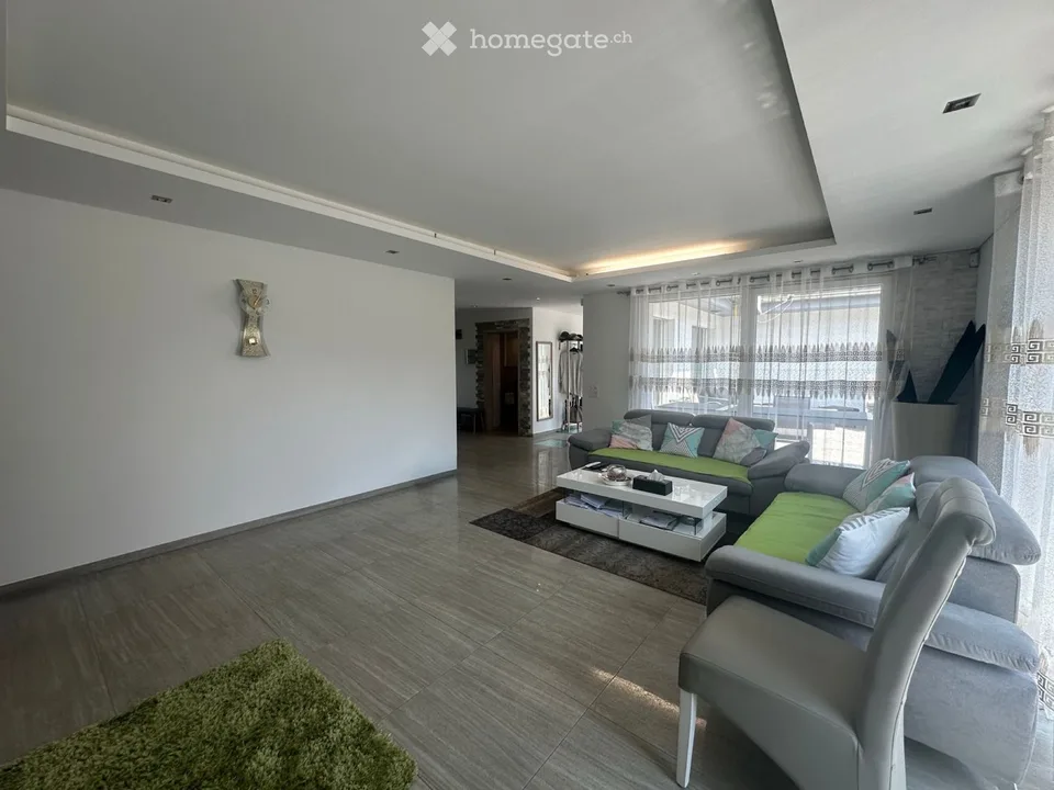 Casa bifamiliare spaziosa in vendita