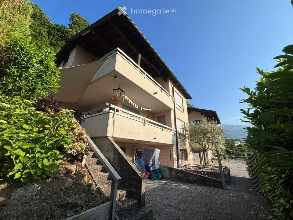 Grande casa a Sureggio con vista sui monti
