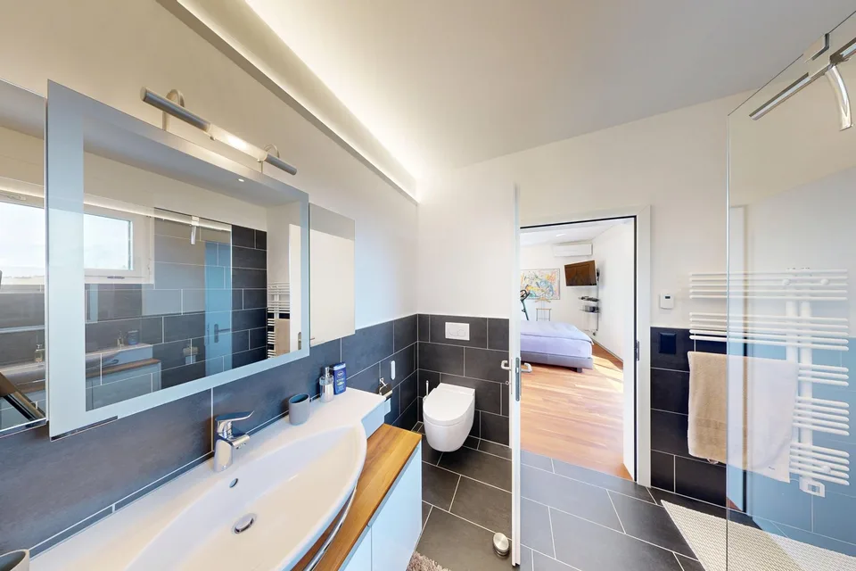Attika-Lifestyle nahe Bern – 54 m² private Sonnenterrasse & hochwertiger Ausbau – Foto 11 von 12