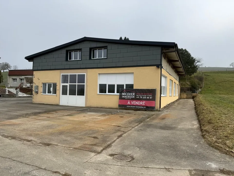 Industrial hall with office