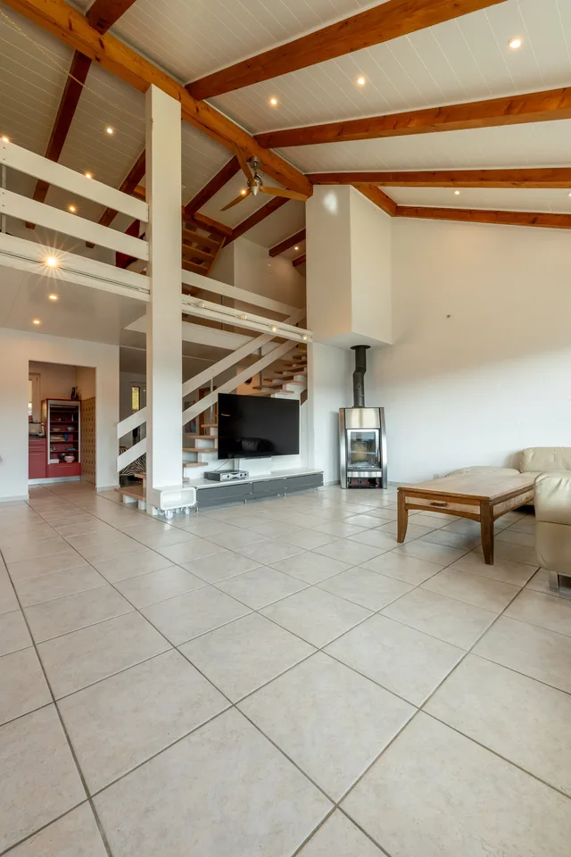 Maison de campagne premium sur une grande parcelle de construction