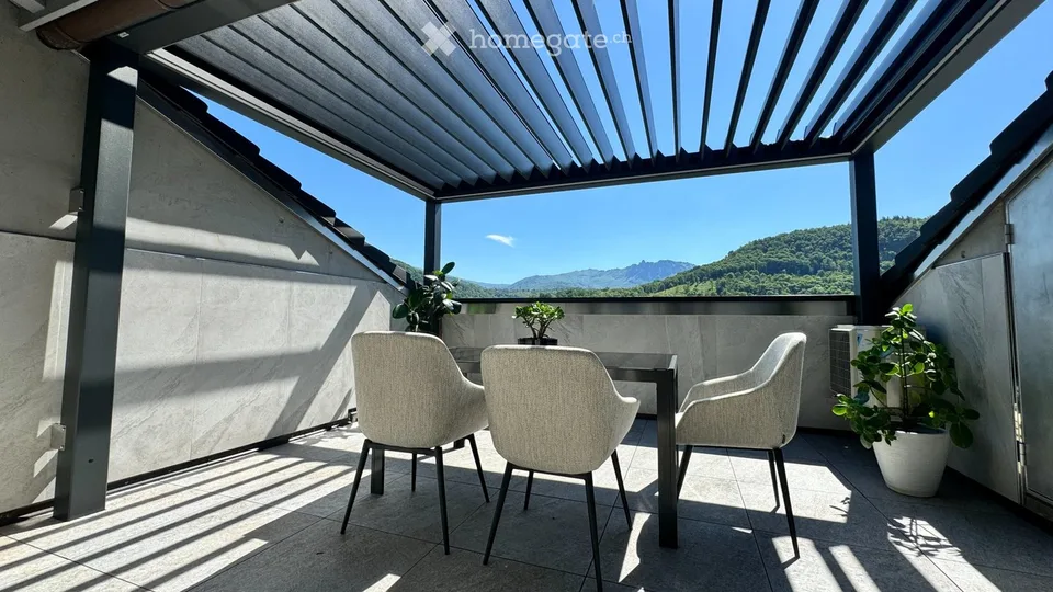 Dachgeschoss mit Terrasse und Panoramablick neu!