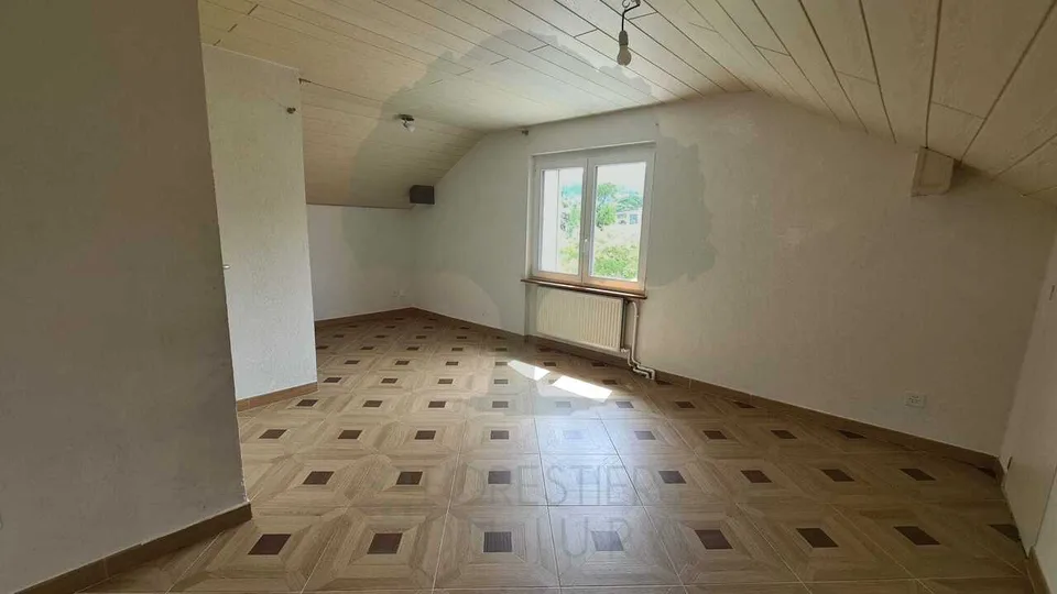 Casa familiare a due appartamenti di 3,5 locali e tre garage – foto 8 di 13