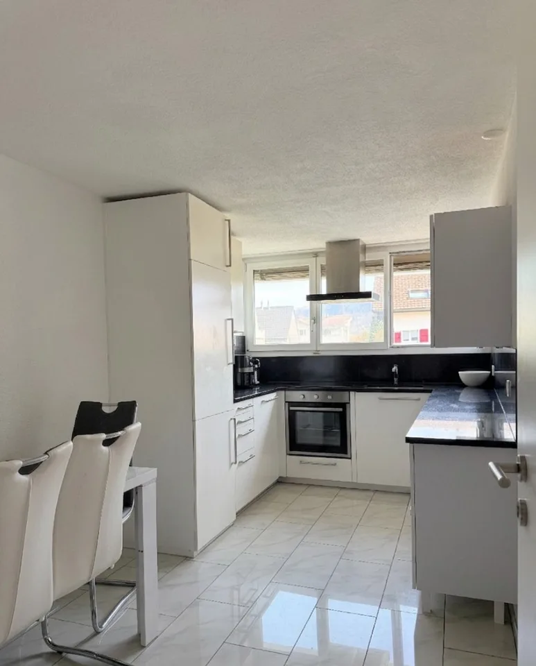 Stilvolle 3.5-Zimmer-Wohnung in ruhiger Lage von Gwatt (Thun)