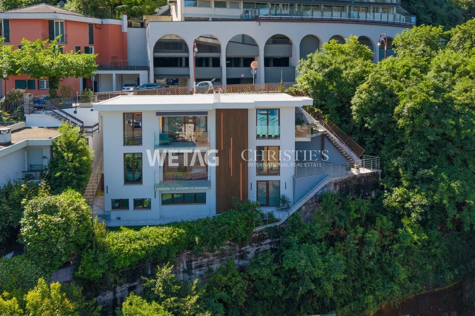 Elegante & moderne Villa in Campione d'Italia mit weiter Sicht über den Luganersee