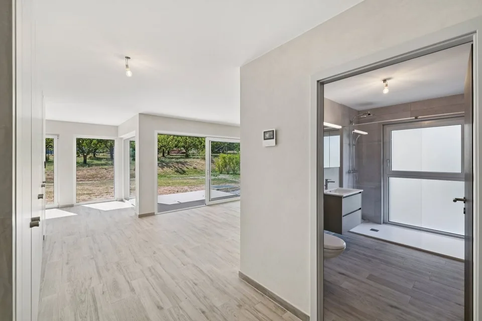 Appartement neuf de 2.5 pièces avec de magnifiques extérieurs – foto 20 di 22