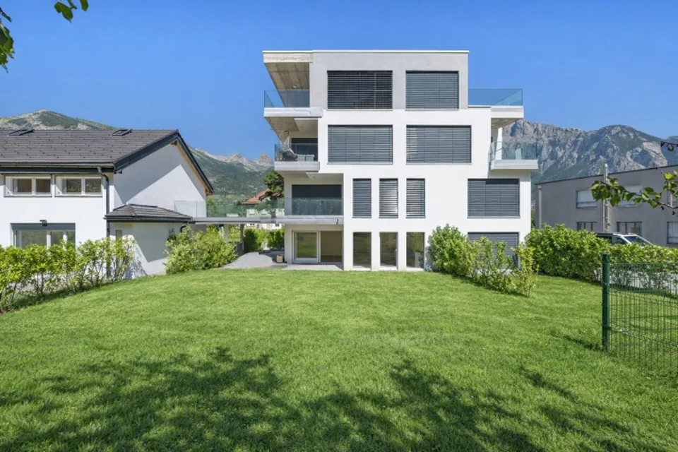 New 2.5-room apartment with large garden and terraces