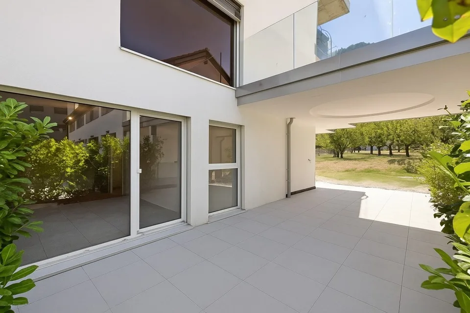 New 2.5-room apartment with large garden and terraces