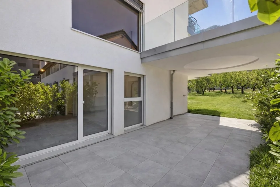 New 2.5-room apartment with large garden and terraces