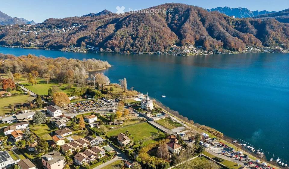 Terrain à bâtir attractif à Caslano – situation de rêve au bord du lac avec une vue magnifique