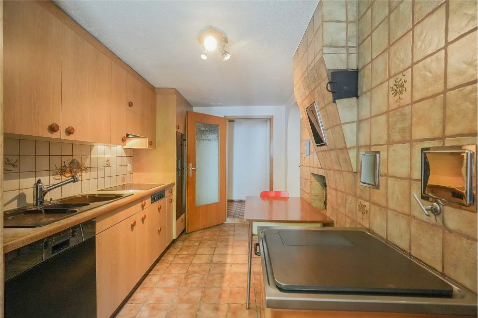 Nie mehr Platzprobleme! Gemütliches Wohnhaus mit riesigem Ökonomieteil