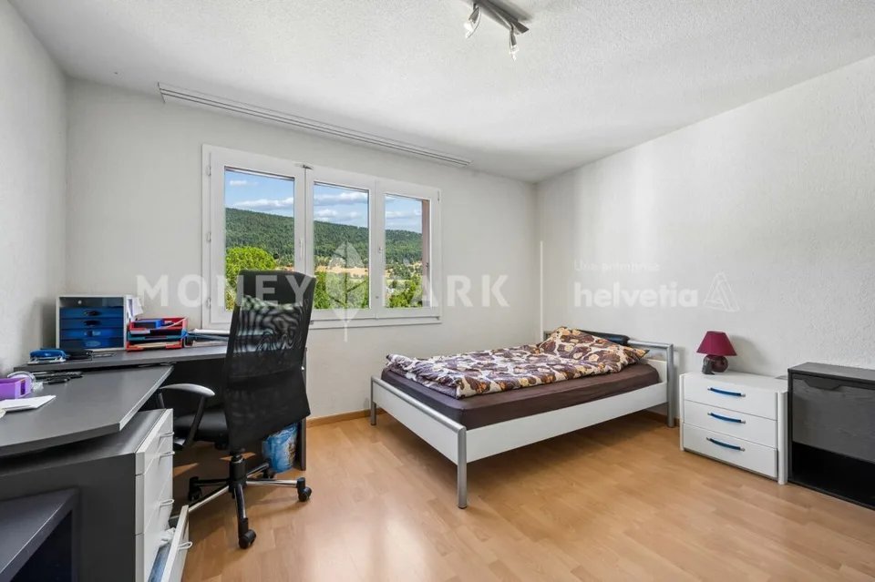 APPARTEMENT FAMILIAL LUMINEUX DE 4.5 PIECES AVEC VÉRANDA ET JARDIN PRIVATIF