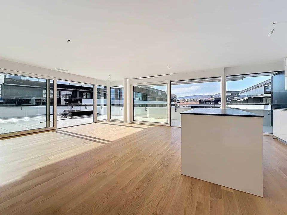 Luxuriöse 4.5-Zimmer-Eckwohnung mit Terrasse