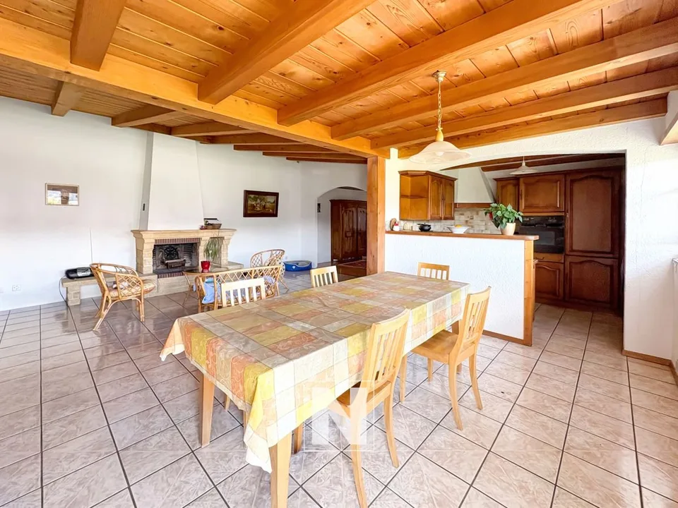 Gebäude zu verkaufen in Avenches - Mit 150m2 Wohnung und großem Lager