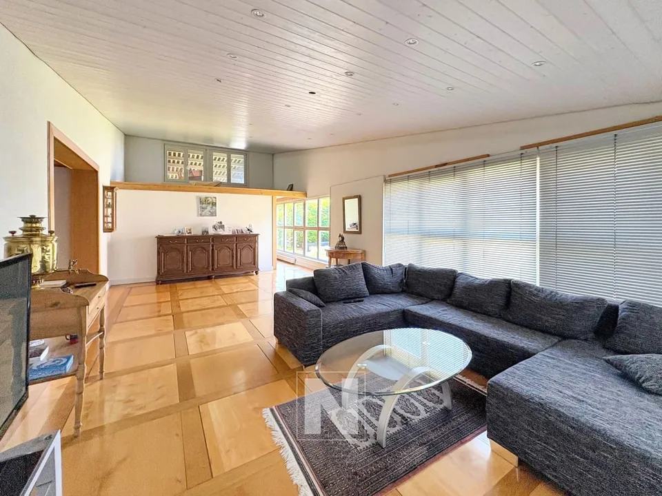 Immeuble à vendre à Avenches  - Avec appartement 150m2 et grand dépôt
