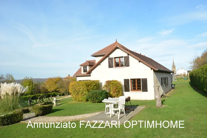 In vendita in esclusiva a Stenay, ampia casa familiare a un solo piano