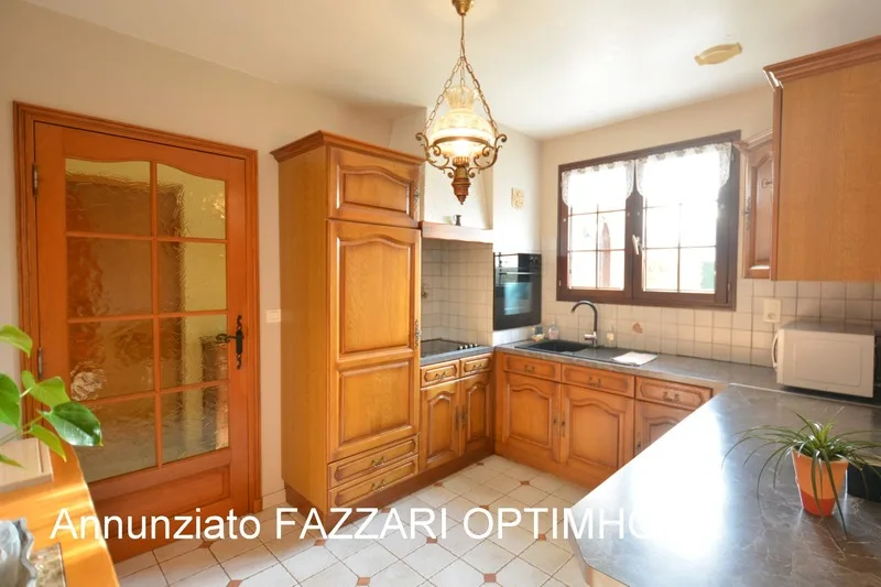 In vendita in esclusiva a Stenay, ampia casa familiare a un solo piano