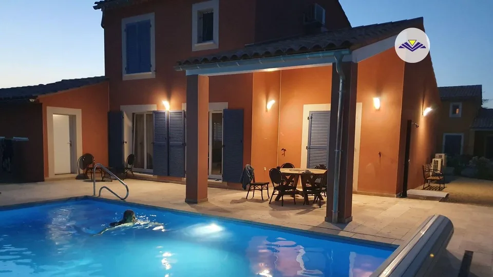 🌿 Privathaus in Lagnes, Provence zum Verkauf