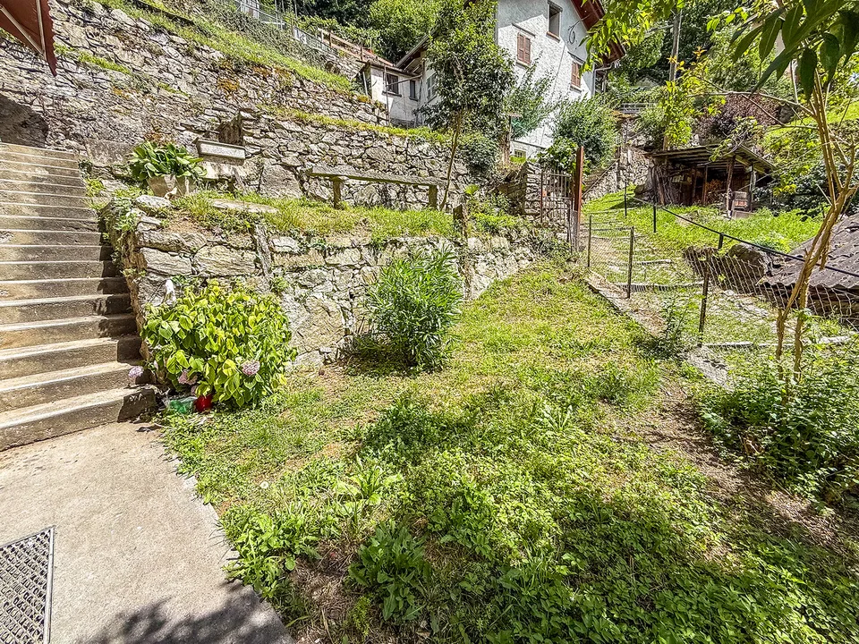 Grande Casa Bifamiliare di 9 locali da rinnovare, con terreno edificabile – photo 19 sur 26