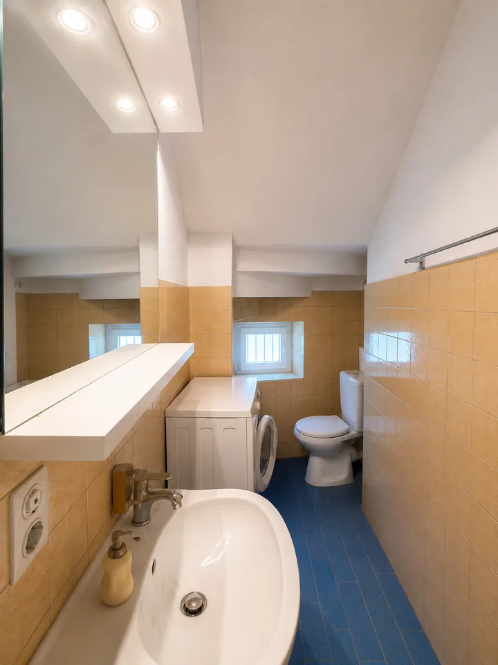 Grande Casa Bifamiliare di 9 locali da rinnovare, con terreno edificabile – photo 12 sur 26