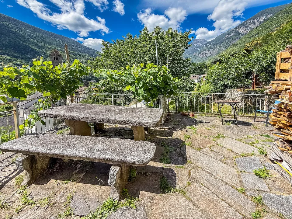 Grande Casa Bifamiliare di 9 locali da rinnovare, con terreno edificabile – photo 17 sur 26