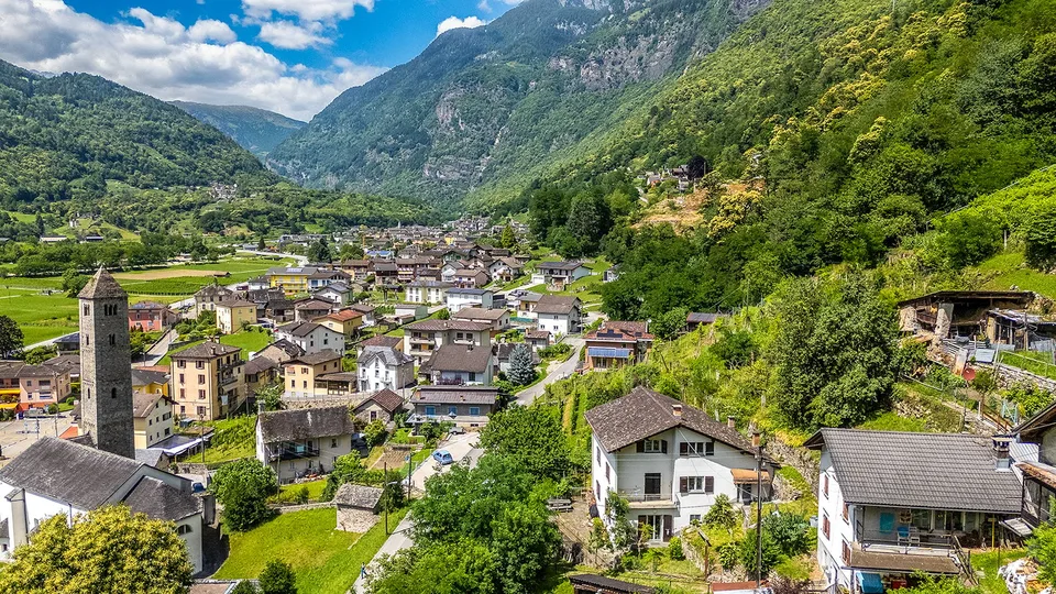Grande Casa Bifamiliare di 9 locali da rinnovare, con terreno edificabile – photo 26 sur 26