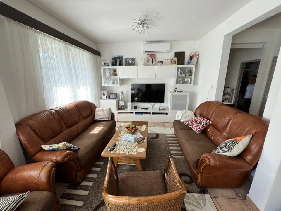Haus mit 2,5+5,5 Zimmern und Grundstück