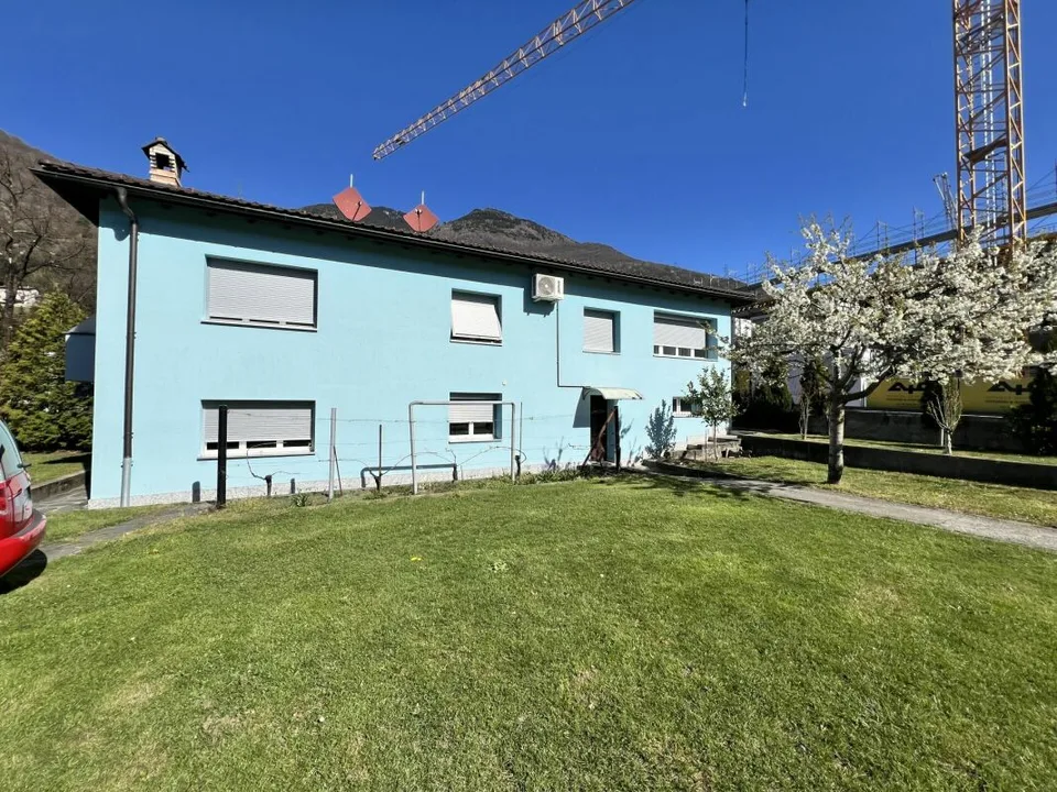 Haus mit 2,5+5,5 Zimmern und Grundstück