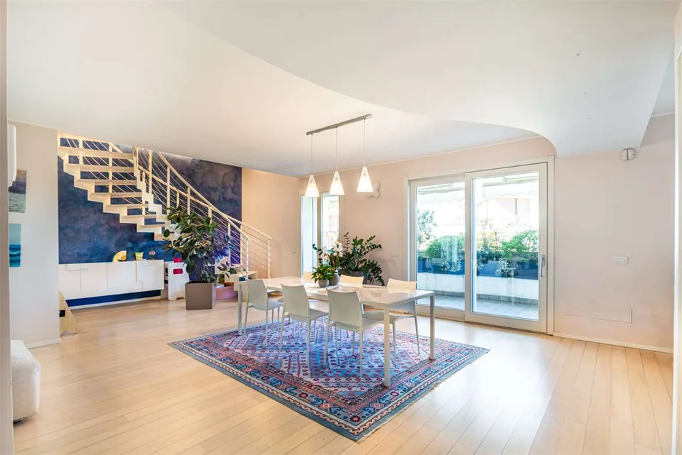 Dachgeschoss mit panoramischem Rooftop in Gallarate