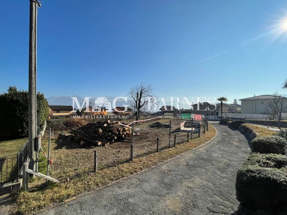 Pura: Terreno edificabile 1.183 mq, 591 mq SUL, posizione soleggiata