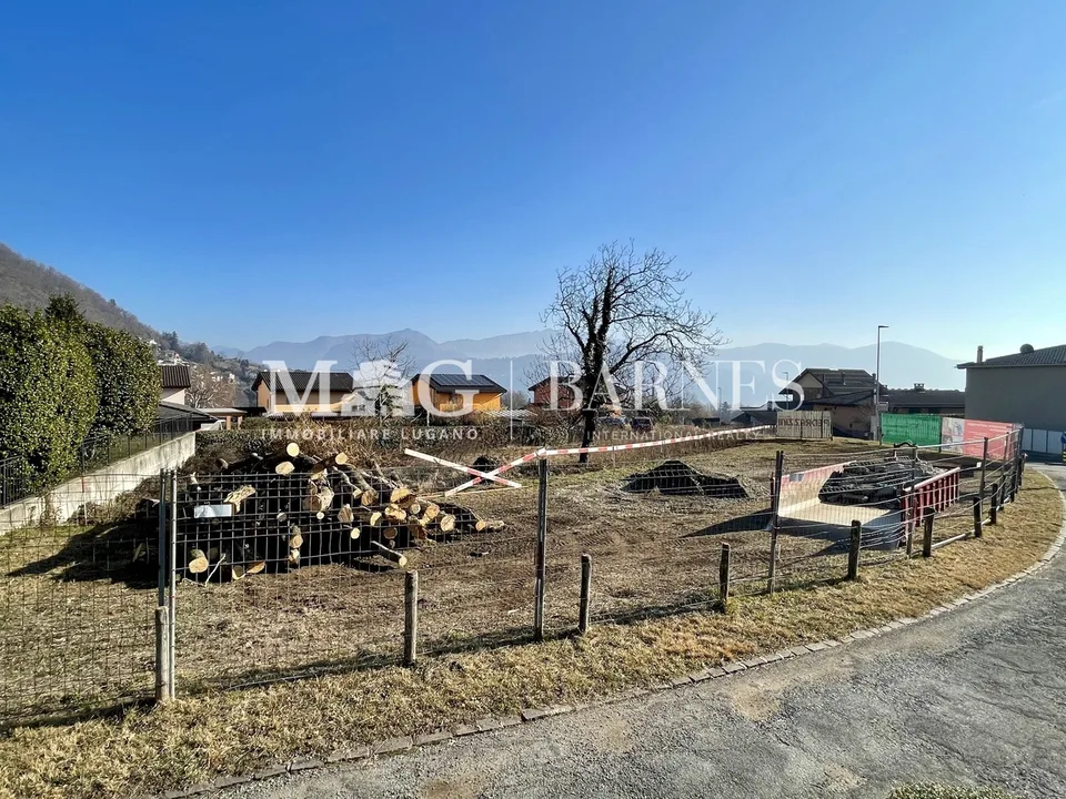 Pura: Terreno edificabile 1.183 mq, 591 mq SUL, posizione soleggiata