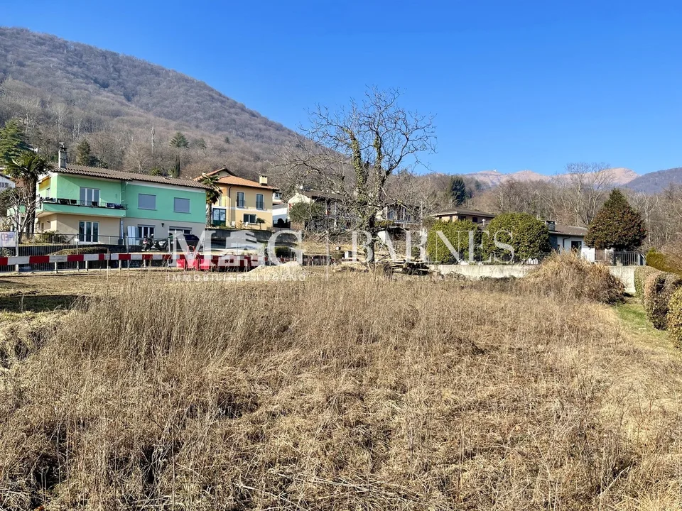 Pura: Terreno edificabile 1.183 mq, 591 mq SUL, posizione soleggiata