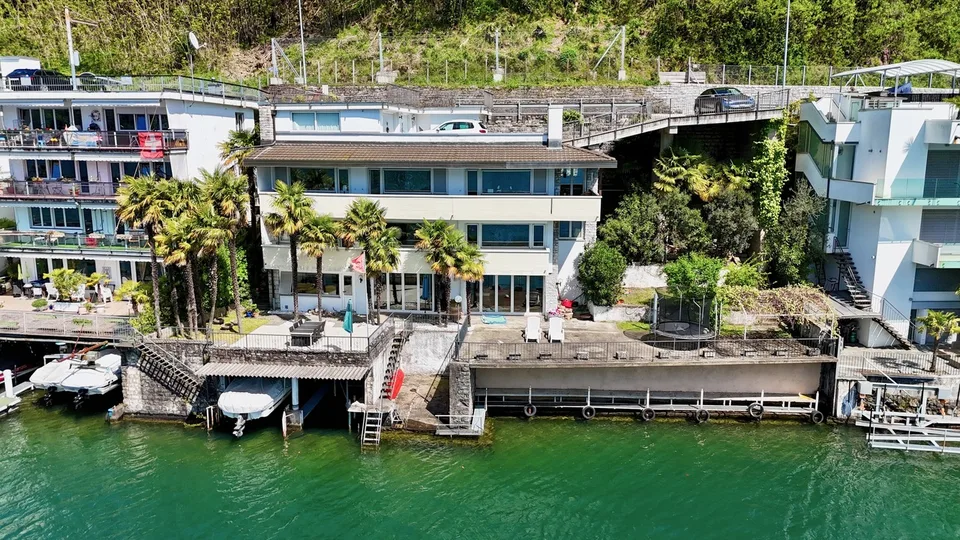 Villa sul lago con darsena privata – Foto 4 von 25