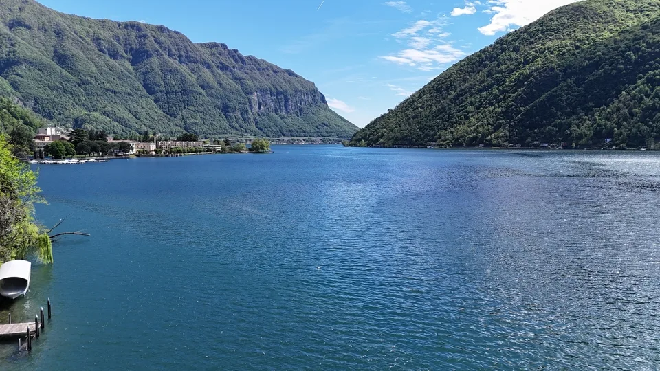 Villa sul lago con darsena privata