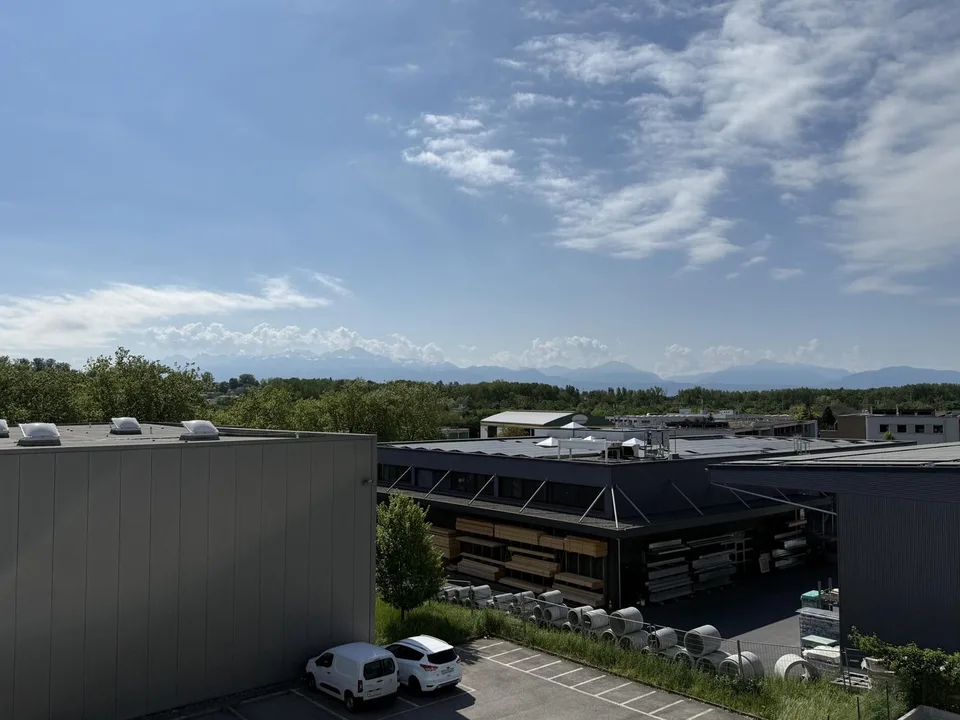 Spazio amministrativo/ufficio con balcone, unità 31, in nuovo progetto a Echandens