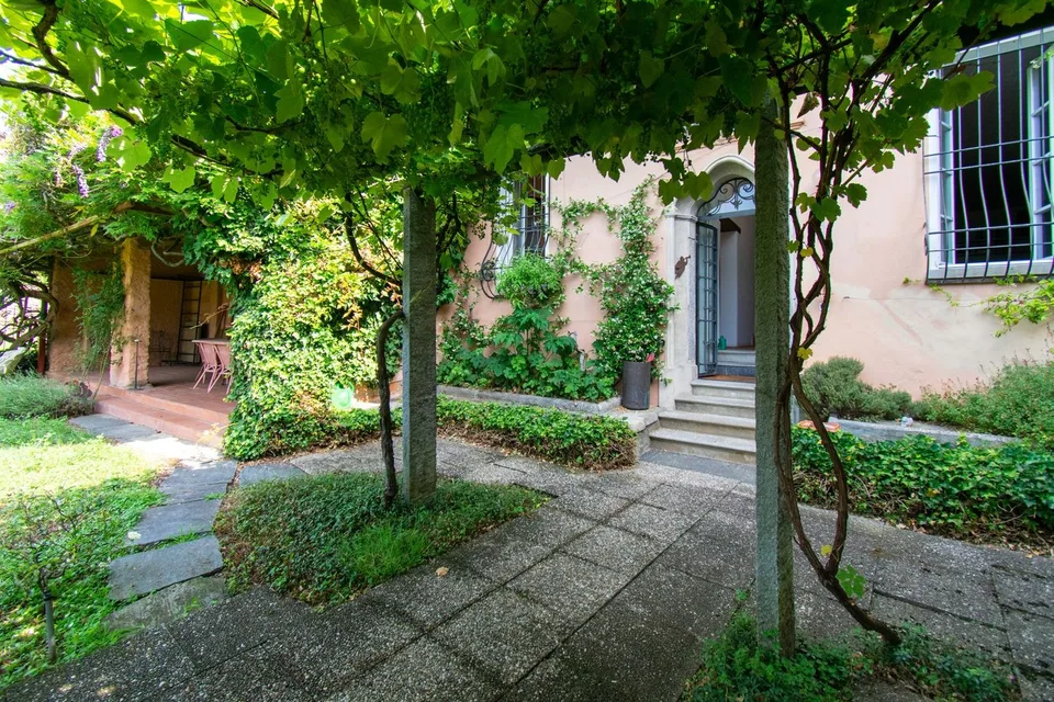 Eigenschaft mit Charme und großem Garten sowie Seeblick – Foto 11 von 13
